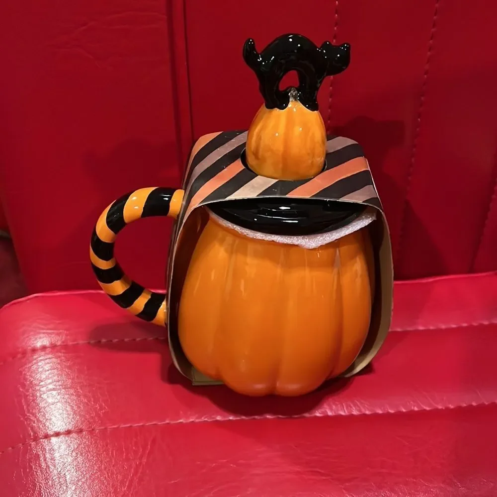 NWT pumpkin mug and lid set